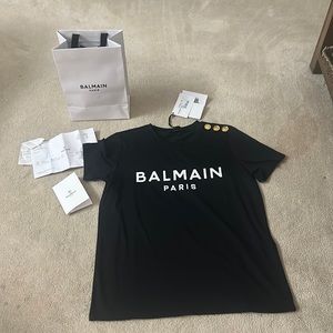 NWT Balmain logo cotton tee shirt w/ 3 gold buttons comes with bag and receipt